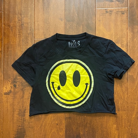 bad drip Tops - Black Smiley Face Crop Top